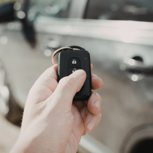 Can a Locksmith Program a Key Fob Without Dealership:A Comprehensive Guide